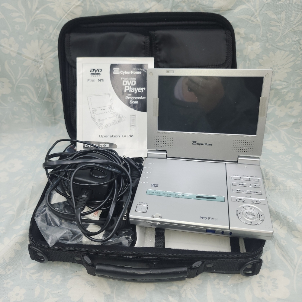 Cyberhome CH-LDV 7000B Portable DVD Player & Car Power Cords